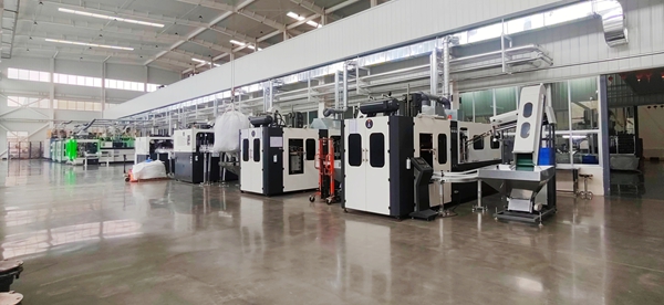 濟南興田塑膠吹塑及吹瓶產(chǎn)品生產(chǎn)車間