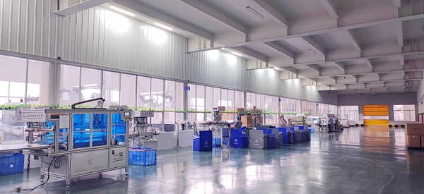 興田塑膠吹塑及吹瓶加工車間